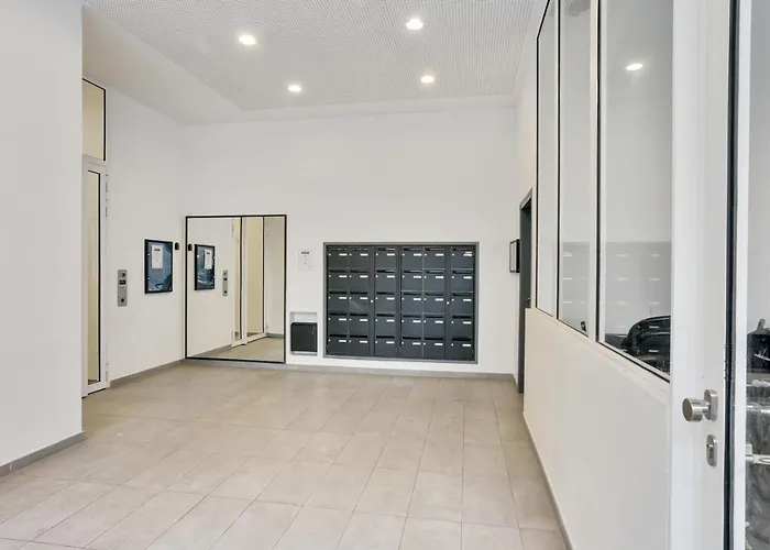 Chic Apart With Parking Near Paris