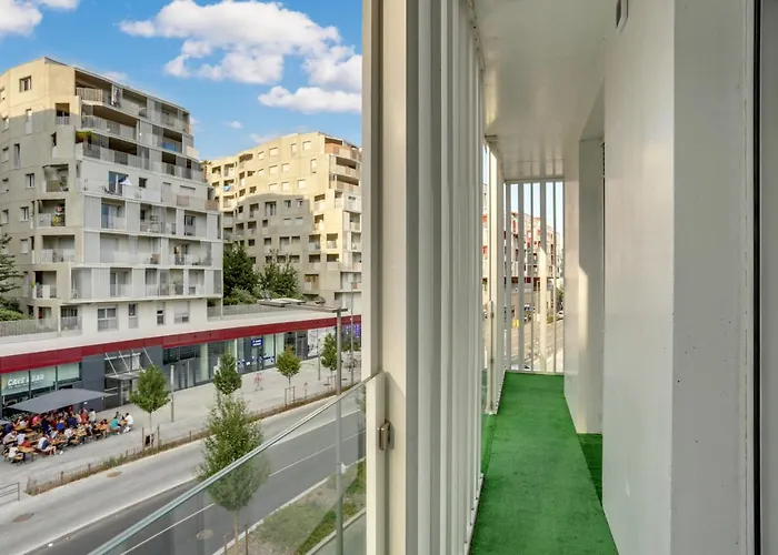 Chic Apart With Parking Near Paris