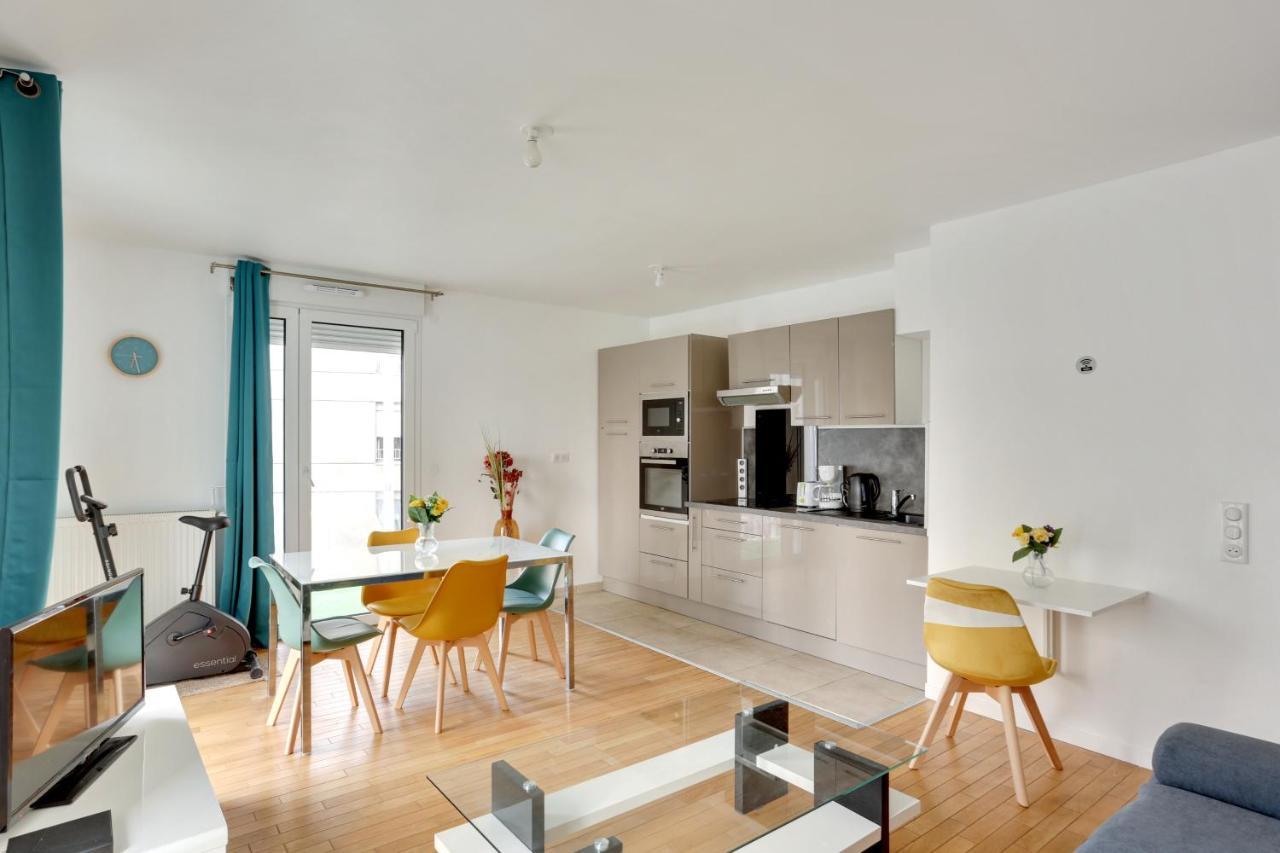 Chic With Parking Near Paris Apartment *