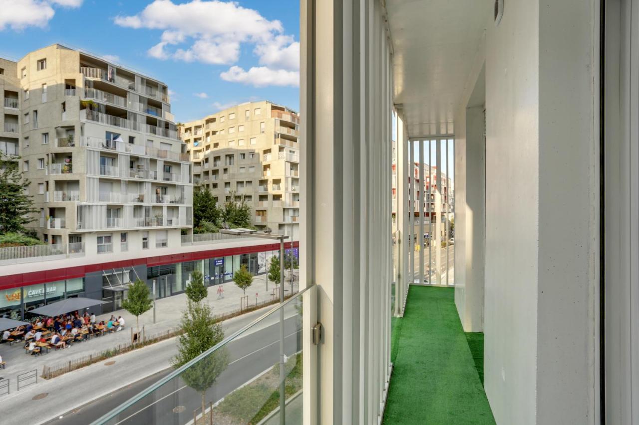 Chic With Parking Near Paris Apartment *